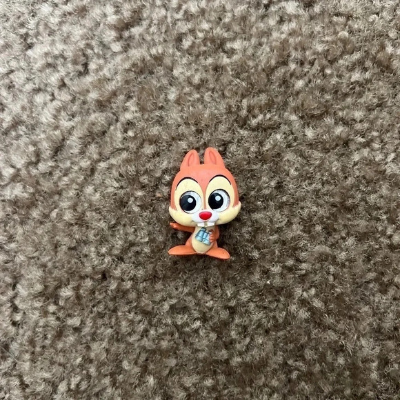 Disney Doorables: Let's Go Series Rare Figurine – Chip n' Dale’s – Dale - Picture 2 of 4